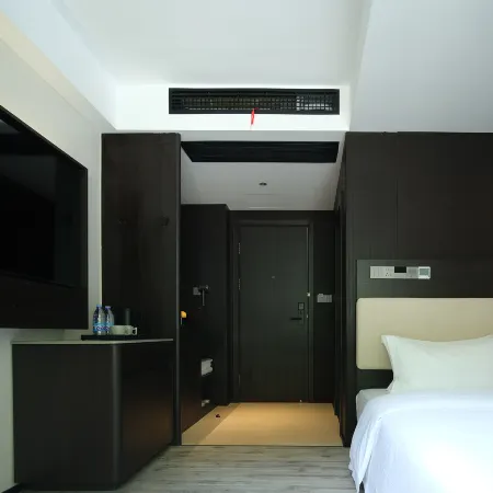 RelaxC Likuan·Hidden World Hot Spring Hotel (Bipenggou Scenic Area Branch)