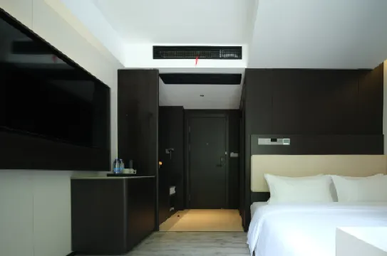 RelaxC Likuan·Hidden World Hot Spring Hotel (Bipenggou Scenic Area Branch)