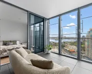 Luxury 1BR Iconic Harbour Views in Barangaroo Hotels in Barangaroo