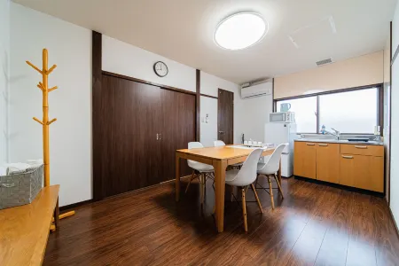 5 minutes from Shijo Omiya Station, in the center of Kyoto, a rental group Отели рядом с достопримечательностью «Храм Кёдзан-дзи»