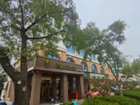 Shell Hotel (Yangzhou Slender West Lake Scenic Area) Hotels in Yangzhou