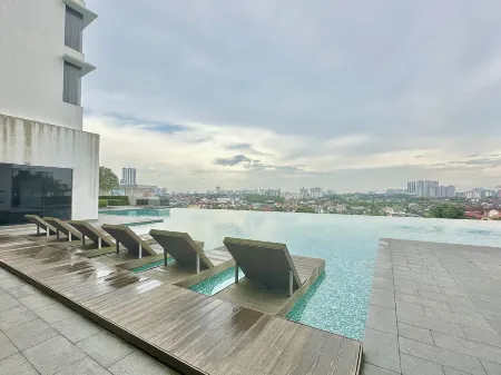 1 Tebrau Residences Near Mid Valley Southkey JB Отели рядом с достопримечательностью «Figure Museum Johor»