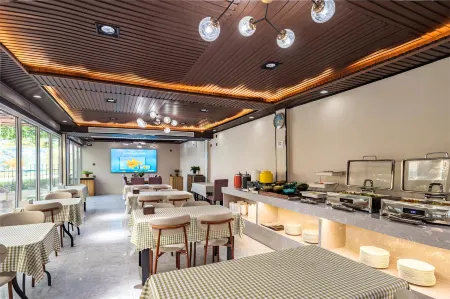 Elong Anyun Hotel (Yantai Penglai Oulebao Menghuan World) Отели рядом с достопримечательностью «Haishi Park»