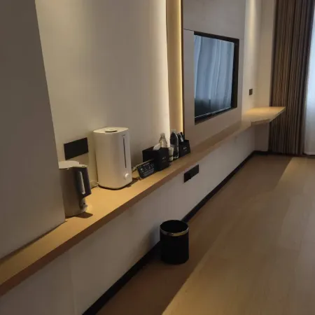 Yunjing Grand Hotel Hotele w: Powiat Nyima