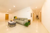 Qianxi Hotel (Kaifeng Wansui Mountain Wuxia City Henan University Minglun Campus)