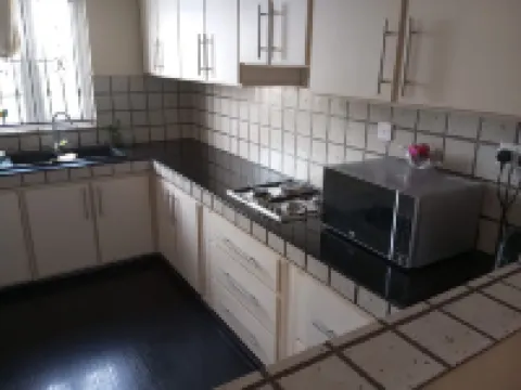 Cozy Flat with pool & 10 mins walk to beach