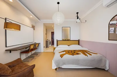 Zhouya Seaview Audio-Visual Vacation Homestay (Huoju 8th Street International Coastal Baths) Hotels near Linhai Park