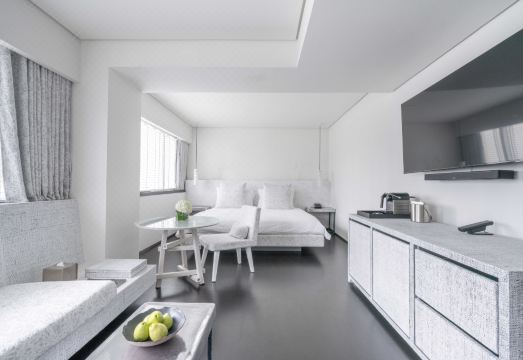 코모 메트로폴리탄의 세련된 객실 또는 수영장