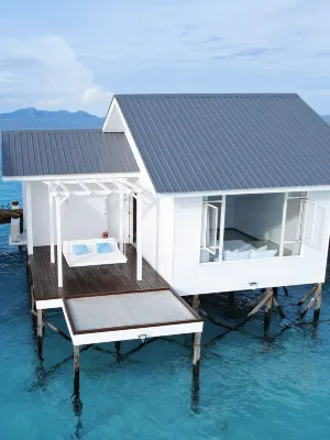 BUBBLEFISH WATER VILLA Hotels in 
