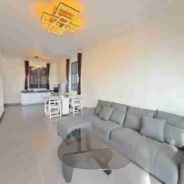 lake view apartment Rooms