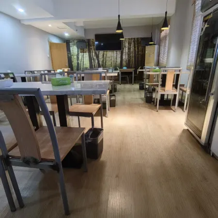 Golf Green 19 Hotel (Nanyang Railway Station Branch)