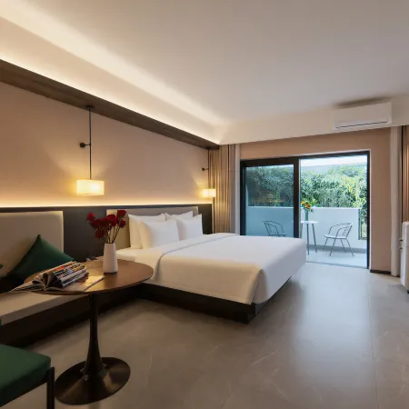 Jingshang Resort Hotel (Fuxian Lake Guanglong Town)