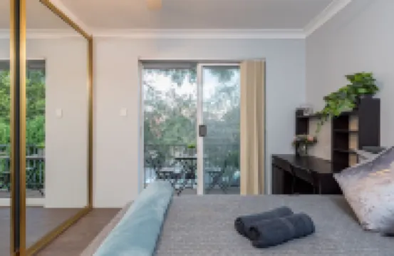 Bright & Cozy Rooms – Easy Access to Train & Olympic Park