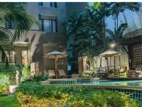 Silom Serene A Boutique Hotel Hotels near MahaNakhon