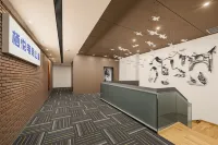 Qiyue Apartment (Shenzhen Futian Huaqiang Road Metro Station Branch)