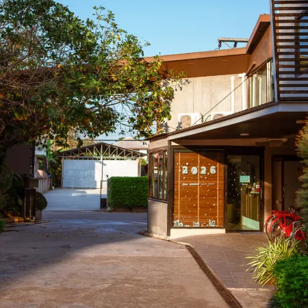 Blue River Resort Отели рядом с достопримечательностью «Ват Чуламани»