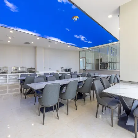Cloud Four Seasons Hotel (Zhangye High-Speed Railway West Station)