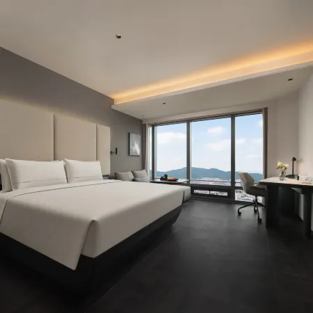 Yantai Binhai Plaza No.1 Bathing Beach Seaview Atour Hotel