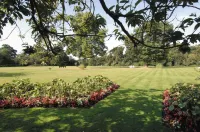 Grovefiled house hotel