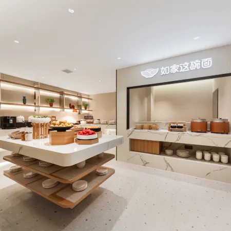 Home Inn Business Hotel (Nanchang Tengwang Pavilion Wanshougong Metro Station)