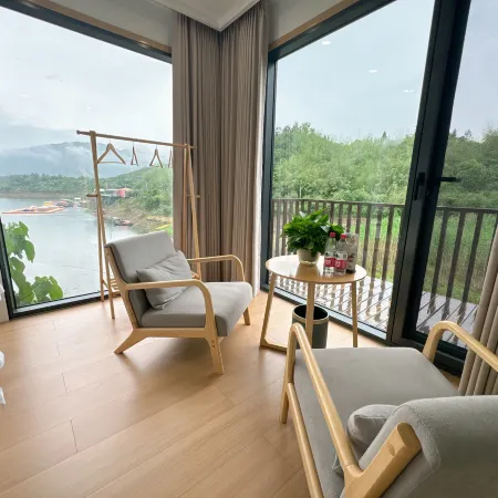 Xiandao Lake Hushan Xiaoju Homestay