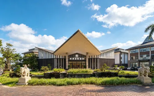 Jifeng International Hotel (Wanning High Speed Railway Station)