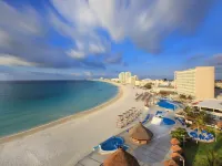 Krystal Cancun Hotels near Forum By The Sea