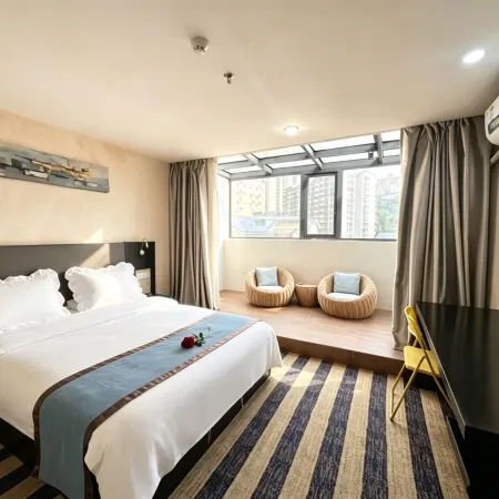 Kaili Shangjie Hotel (International Trade Shopping Center)