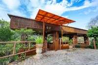 Jiajing Xiaozhu Hostel - Mountain view