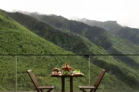 Cloudrest Moon Cliff Lodge - breakfast