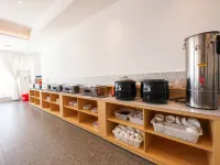 Weiye Bay Scenic Apartment (Yangjiang Dongping Pearl Bay) - Mountain view