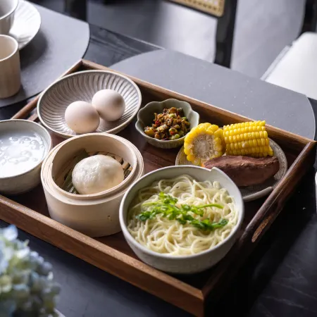 Floral Hotel·Mingye Qiulu Holiday Hotel (North Gate Transfer Center, Lushan Scenic Area)
