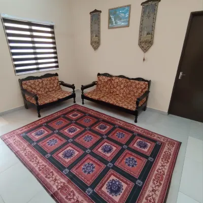 Homestay Che Wan Satu Hotels near Sultan Haji Ahmad Shah Airport