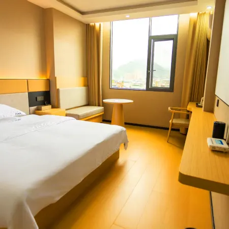 Funing Hongyi Hotel