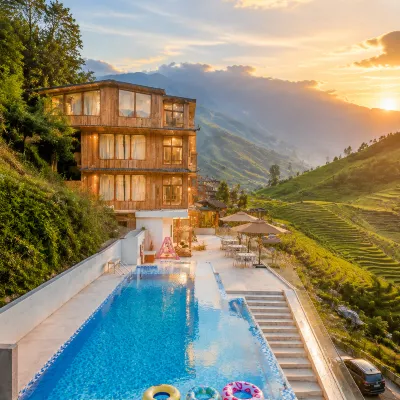 Yunxi Shang Viewing Homestay (Longji Terraces Thousand-Floor Sky Ladder Observation Deck) Hotels near Golden Buddha Peak View Point