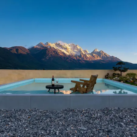 Yunmanposhi SUN GOLD · Panoramic Snow Mountain View Homestay (Baisha Ancient Town)