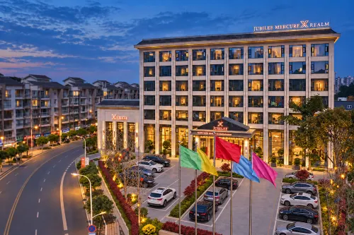 Mercure Realm Hotel (Danyang Government Pharmaceutical Vocational College Branch) - parking