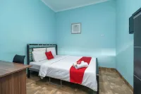 RedDoorz near RSUD Koja - guesthouses