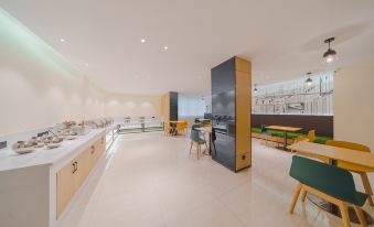 City Comfort Inn Hotel (Shaoguan Fengcailou Pedestrian Street Beijiang Middle School)