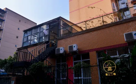 Baxi Youth Hostel Отели рядом с достопримечательностью «Sichuan Indoor Stadium»