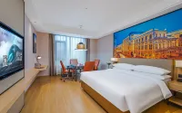 Vienna Hotel (Qianjiang railway station Lobster City Shop)
