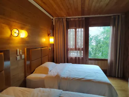 Tianquan Zihuangyuan Homestay Отели рядом с достопримечательностью «Erlang Mountain National Forest Park»