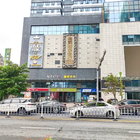 Yunkai Holiday Hotel (PuNing Fashion Clothing Wholesale Market & WanTaiHui Shopping Mall) Hotels in Puning