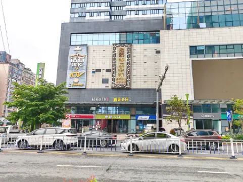 雲凱ホリデイホテル（普寧国際服装城萬泰匯ショッピングセンター）