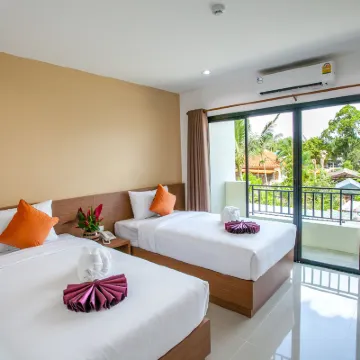 Wanarom Residence Hotel Hotels near Paka Showpark