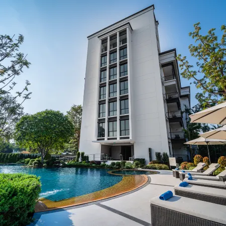 Manhattan Pattaya Hotel Отели рядом с достопримечательностью «Пляж Наклуа»