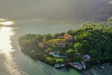 Mai Chau Hideaway Lake Resort Отели в г. Da Bac