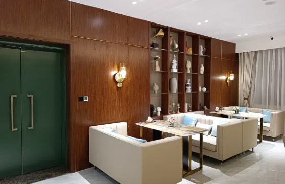 德格嘎爾東贊酒店