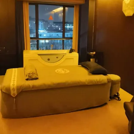 Taizhou Grand Hotel (Jiaxing South Lake Railway Station)