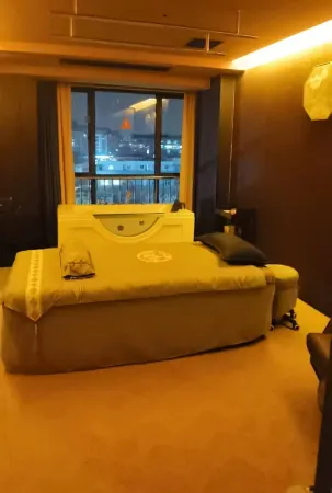 Taizhou Grand Hotel (Jiaxing South Lake Railway Station) Отели рядом с достопримечательностью «Jiaxing University (North Campus)»